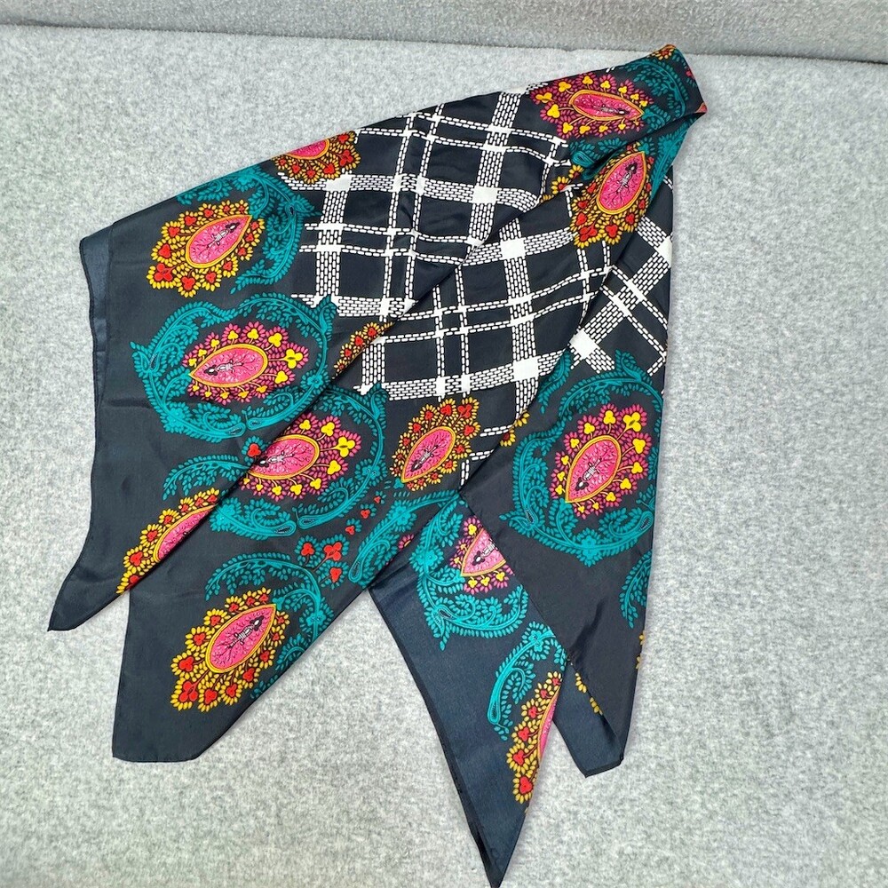 Diane von Furstenberg Scarf 100% Silk Womens Multicolor Paisley Square 42x42 - Picture 2 of 8